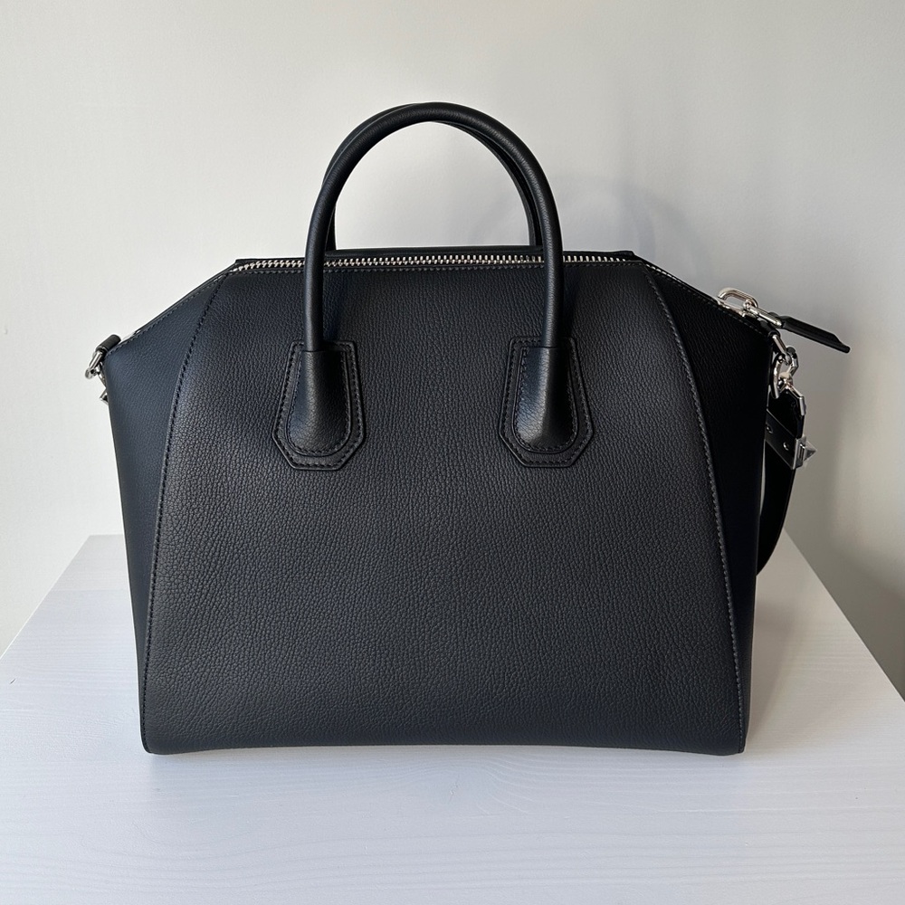 Givenchy Antigona Medium - Picture 2 of 15